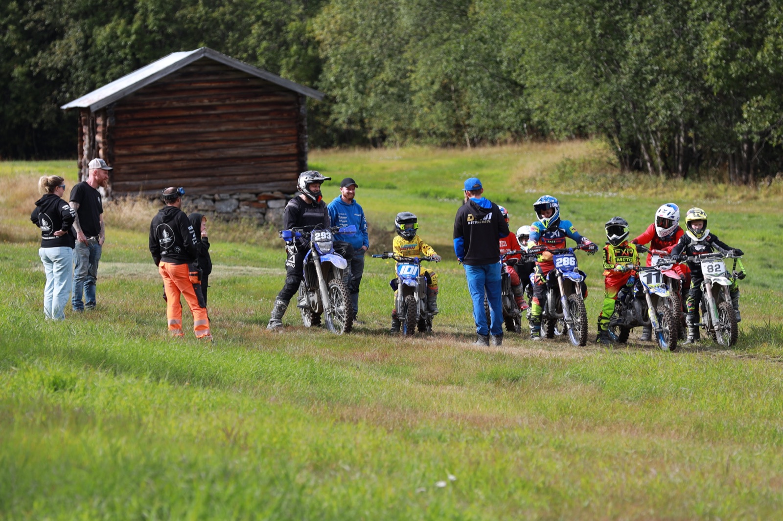 Barn og nybegynnere samlet til motocrosstrening i Tinn